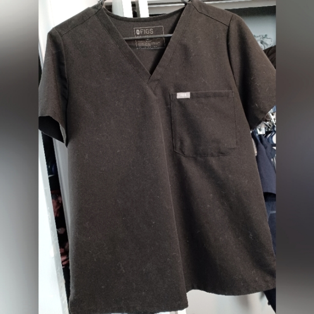 Figs black Catarina scrub top